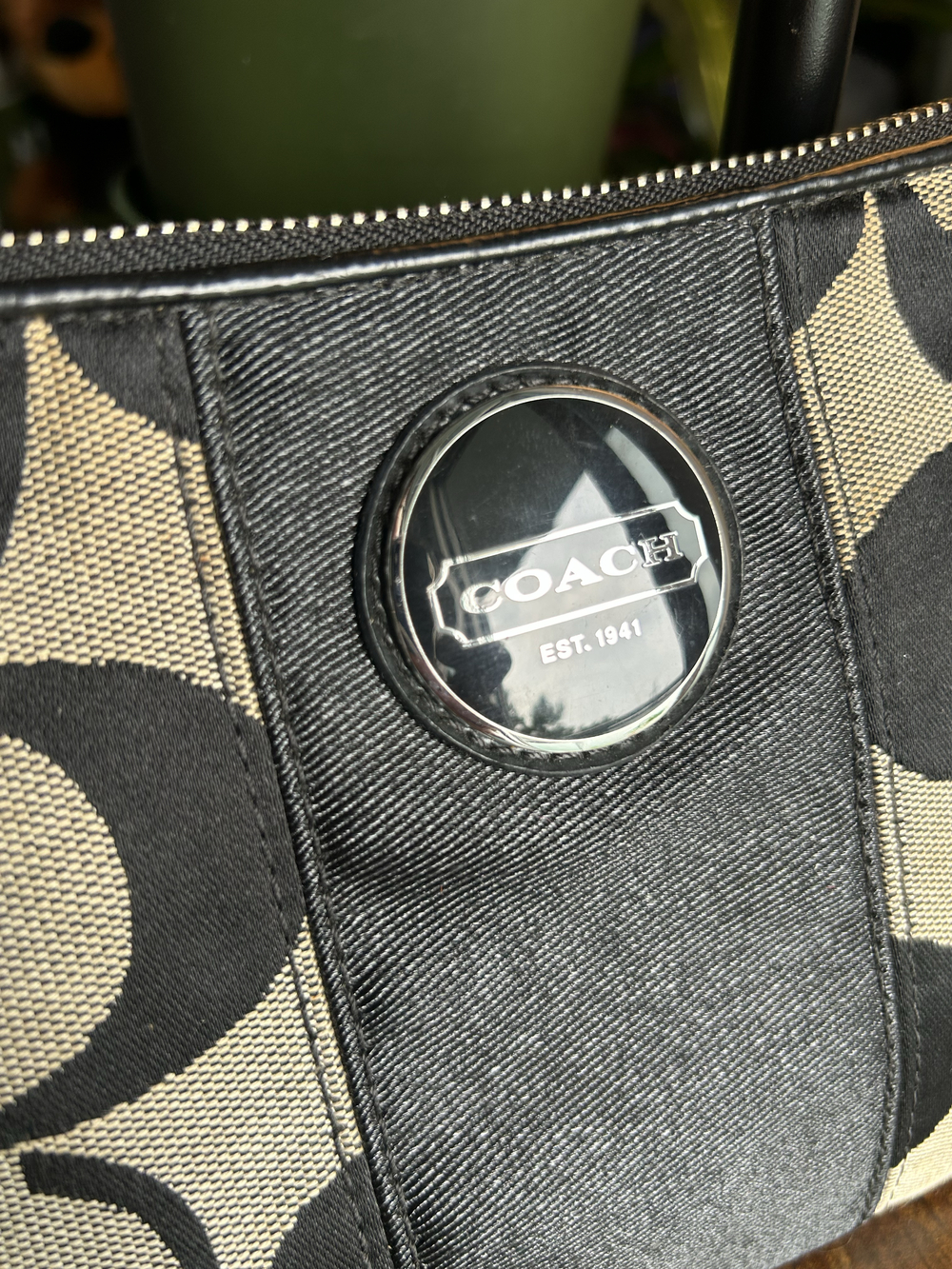 Vintage coach round logo medallion shoulder bag black tan signature jacquard & l - Picture 2 of 8